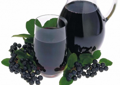 sok-iz-chernoplodnoy-ryabiny-1